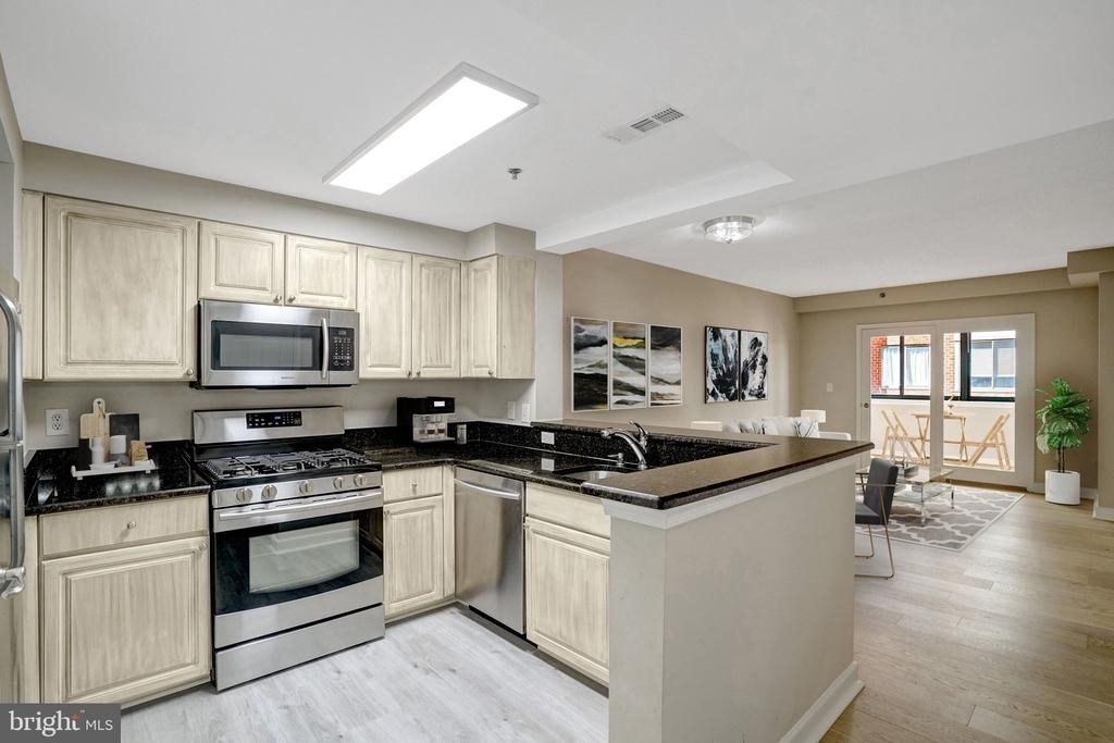 1050 Taylor Street N - Photo 11