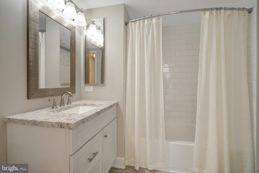 1050 Taylor Street N - Photo 16