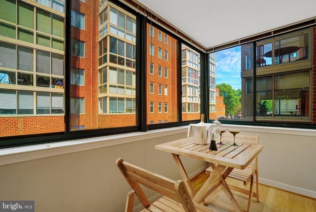 1050 Taylor Street N - Photo 15