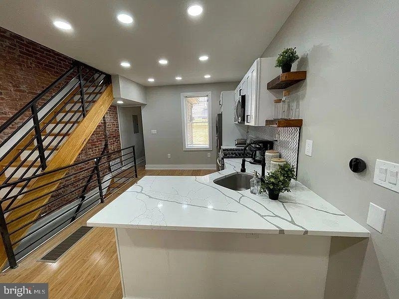 1527 S Bambrey Street - Photo 1