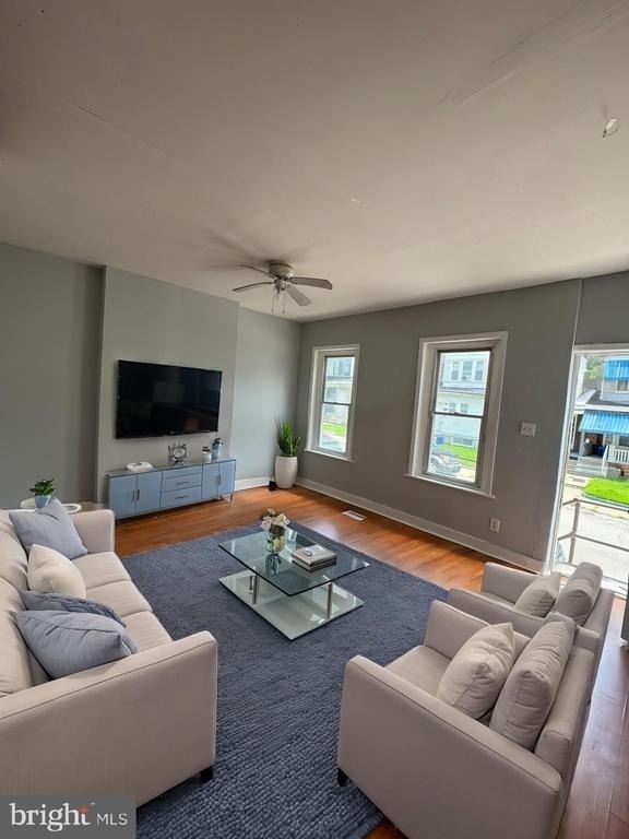 483 E Penn Street - Photo 0