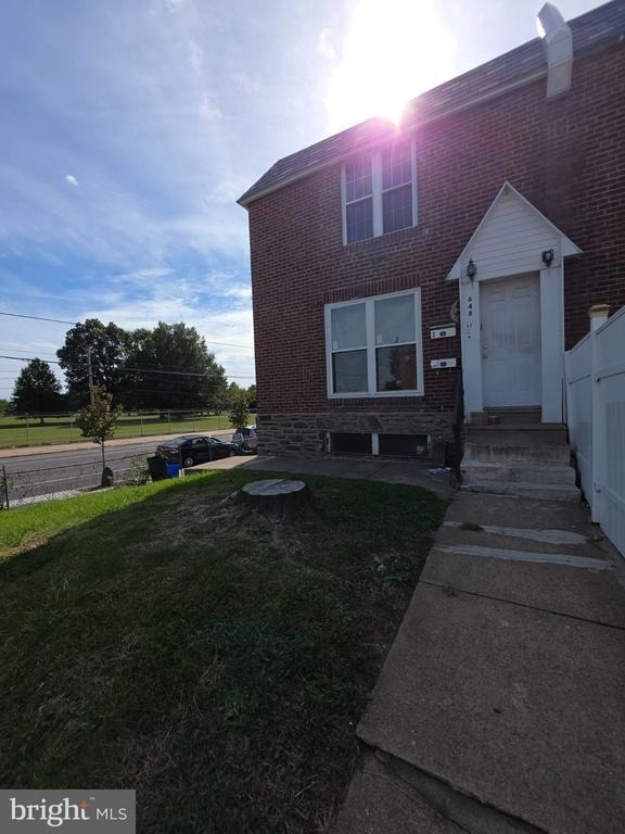 648 E Carver Street - Photo 0