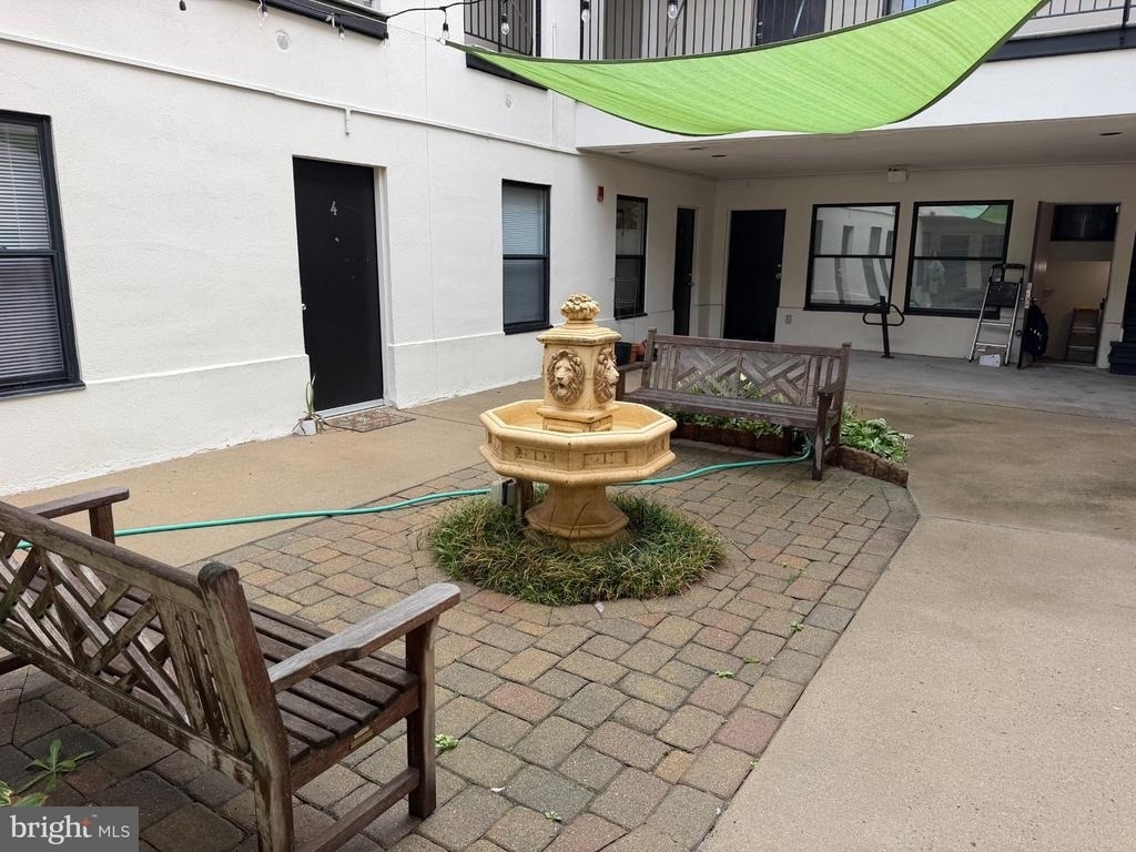 1109 Green Street - Photo 2
