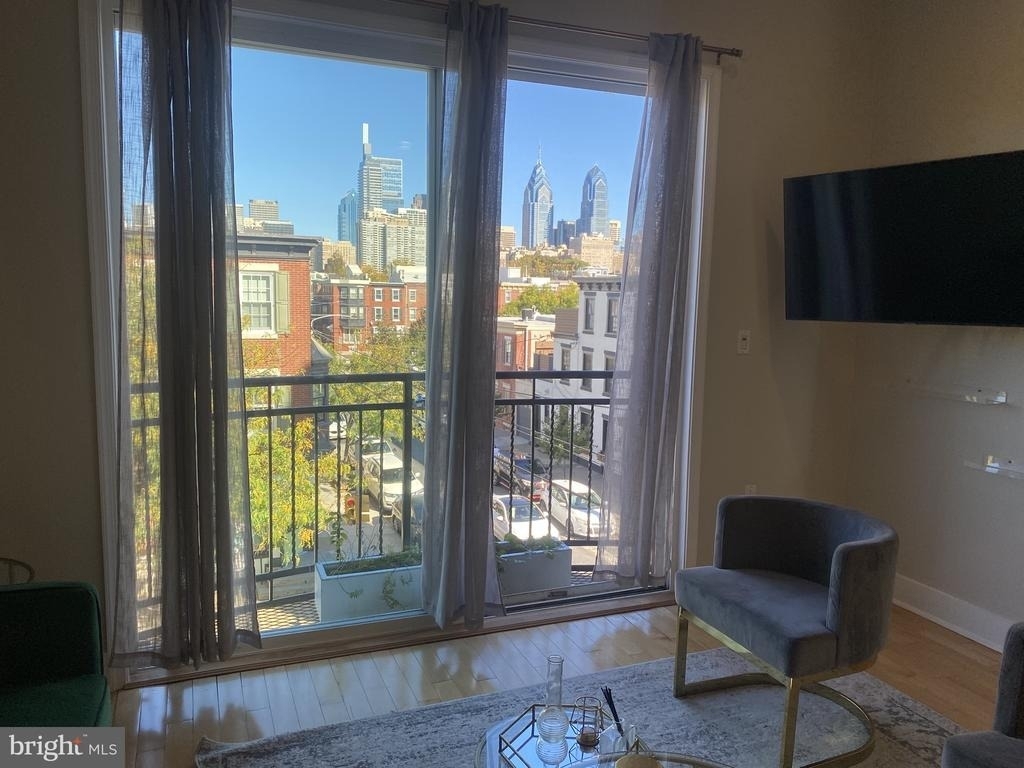 2100 Christian Street - Photo 3