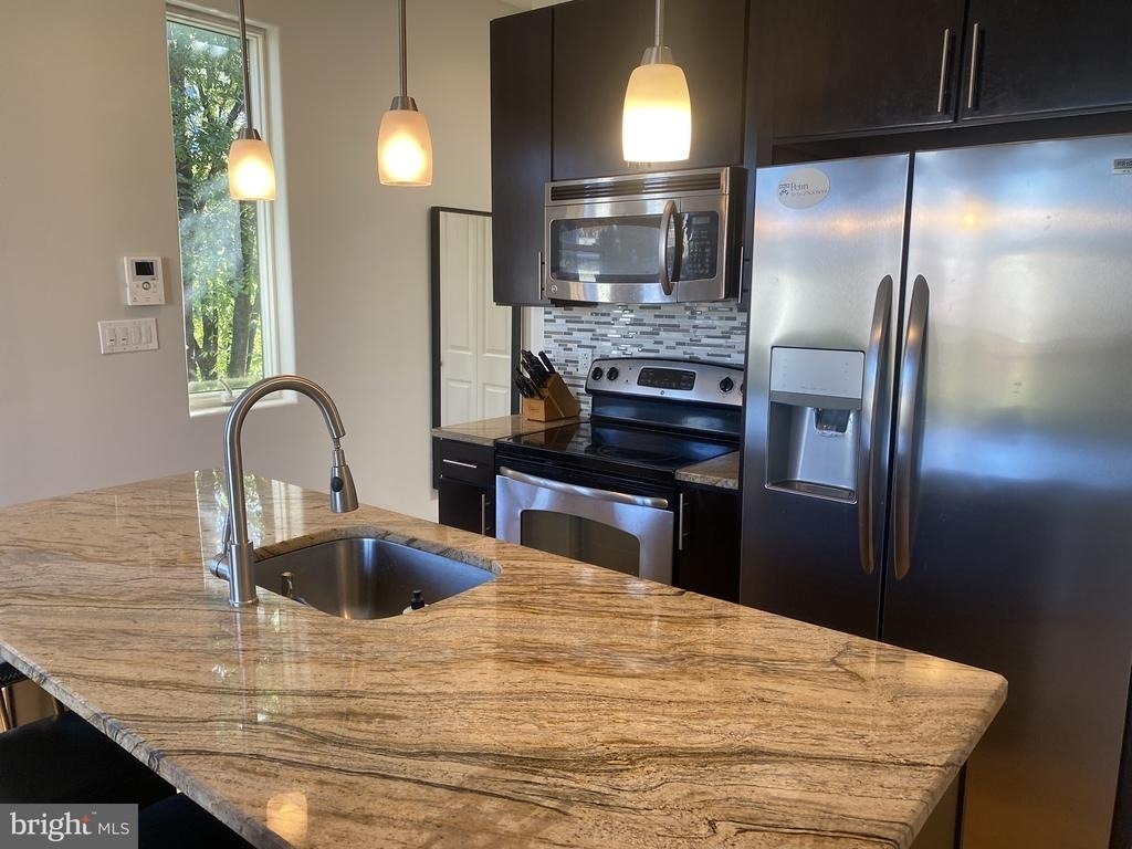 2100 Christian Street - Photo 9