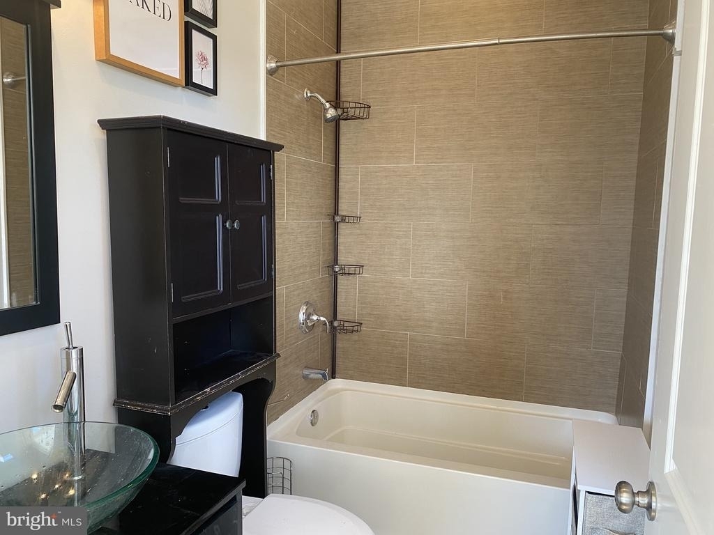 2100 Christian Street - Photo 14