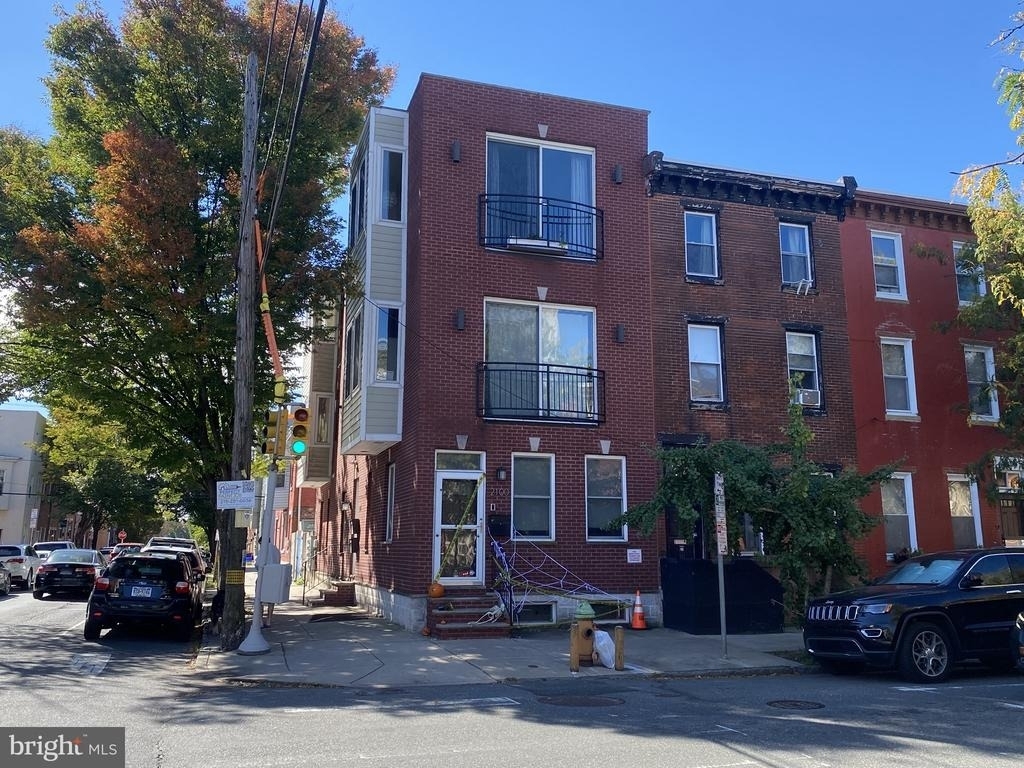 2100 Christian Street - Photo 0