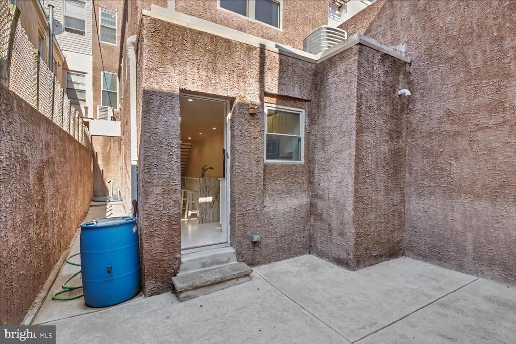 1518 Tasker Street - Photo 8