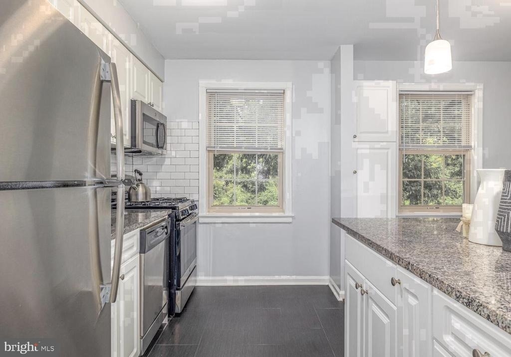 150 E Wynnewood Road - Photo 2