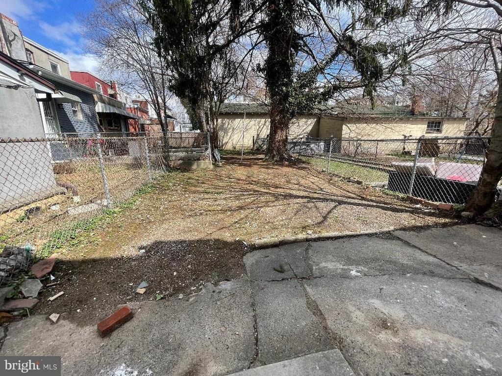 1119 Chestnut Street - Photo 3