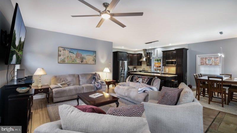 321 E Jefferson Street - Photo 2