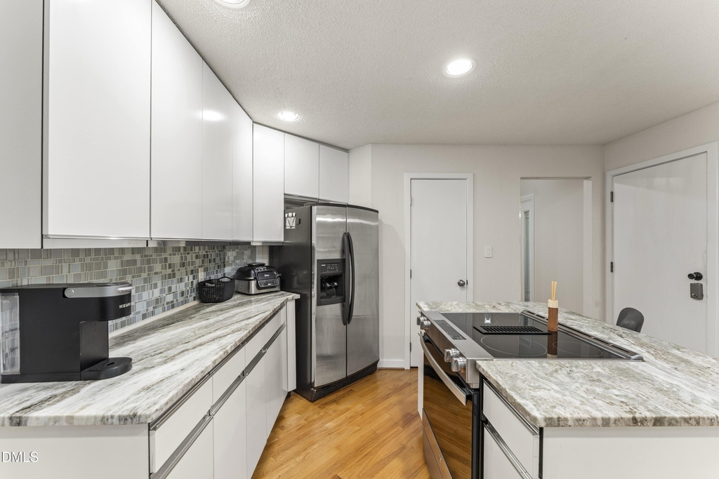 830 Lake Forest Drive - Photo 5