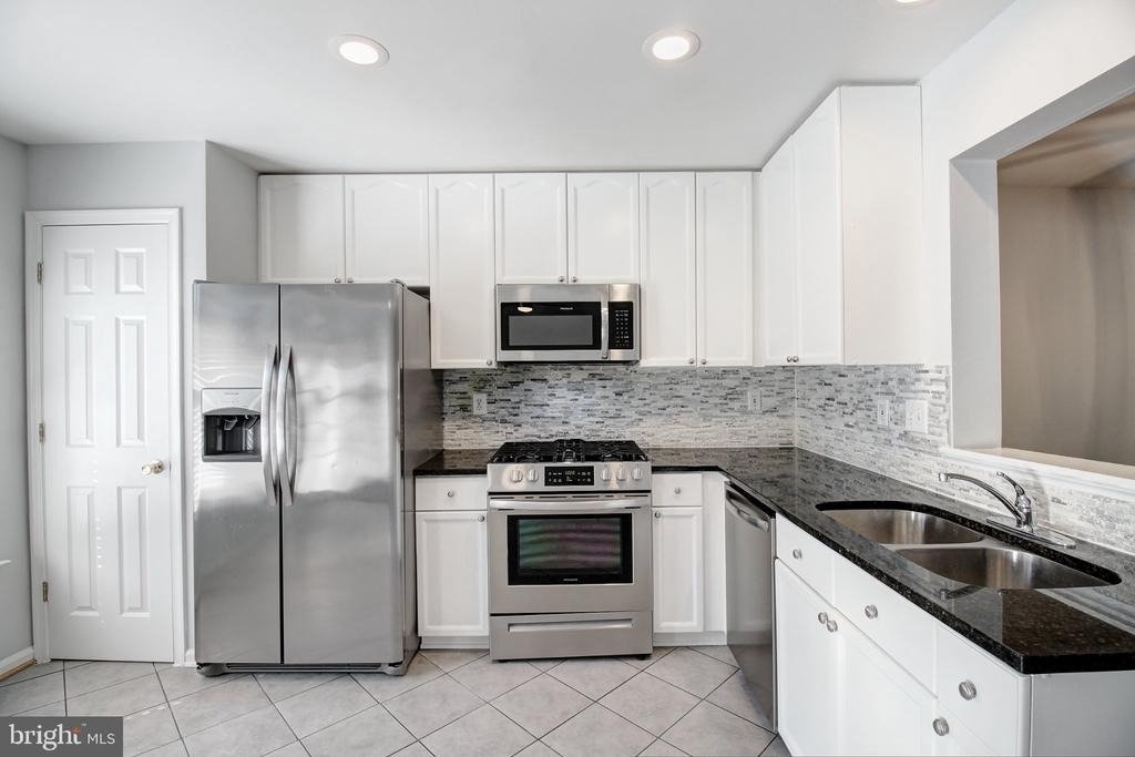 1121 Lindsay Lane - Photo 4