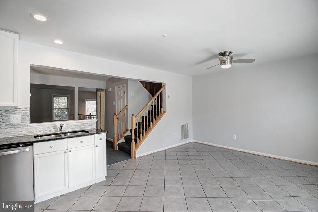 1121 Lindsay Lane - Photo 7
