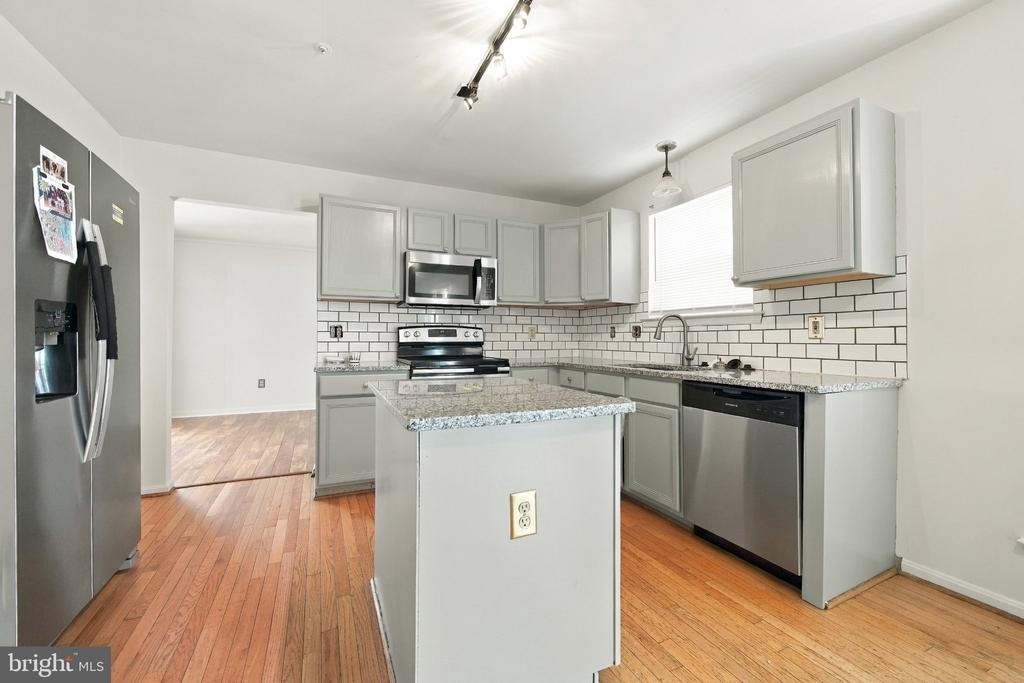 6307 Grenfell Court - Photo 7
