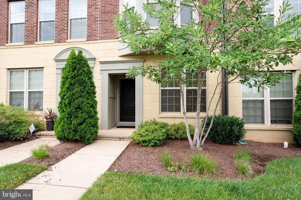 815 Fair Winds Way - Photo 1