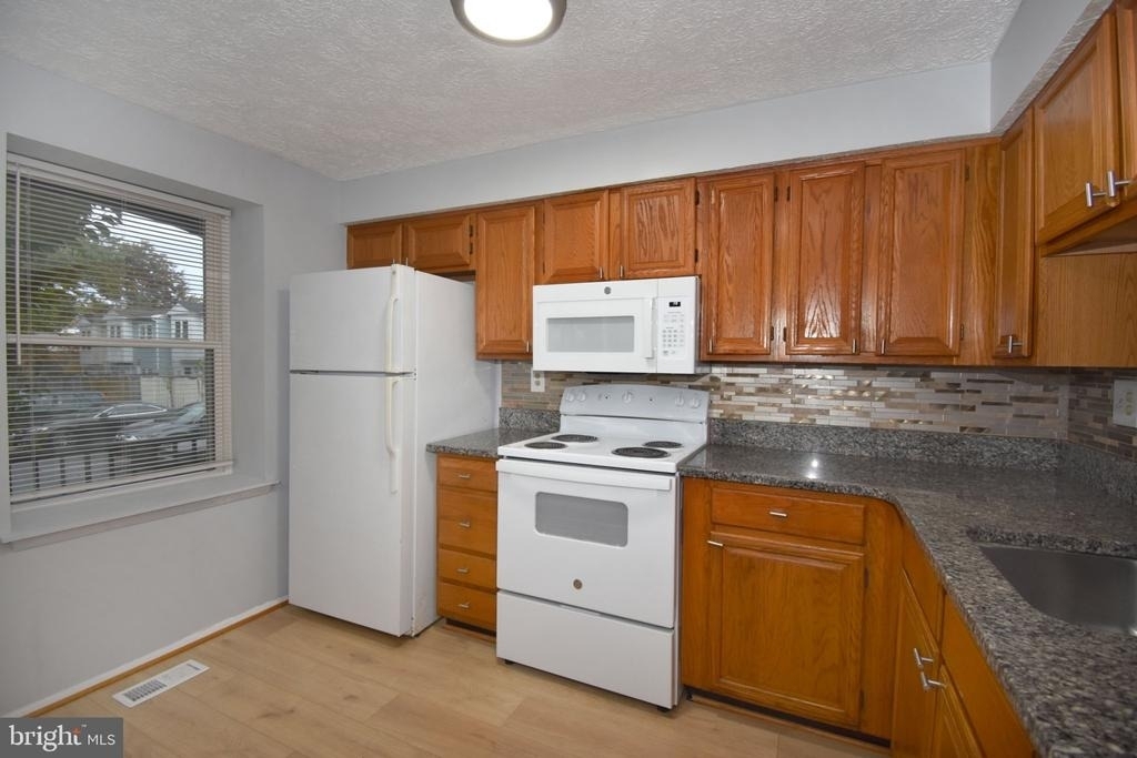 2839 Shepperton Terrace - Photo 6