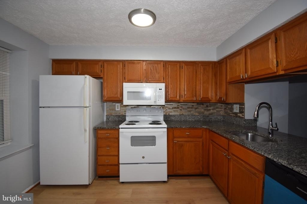 2839 Shepperton Terrace - Photo 3