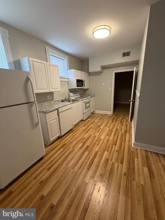914 Light Street - Photo 0