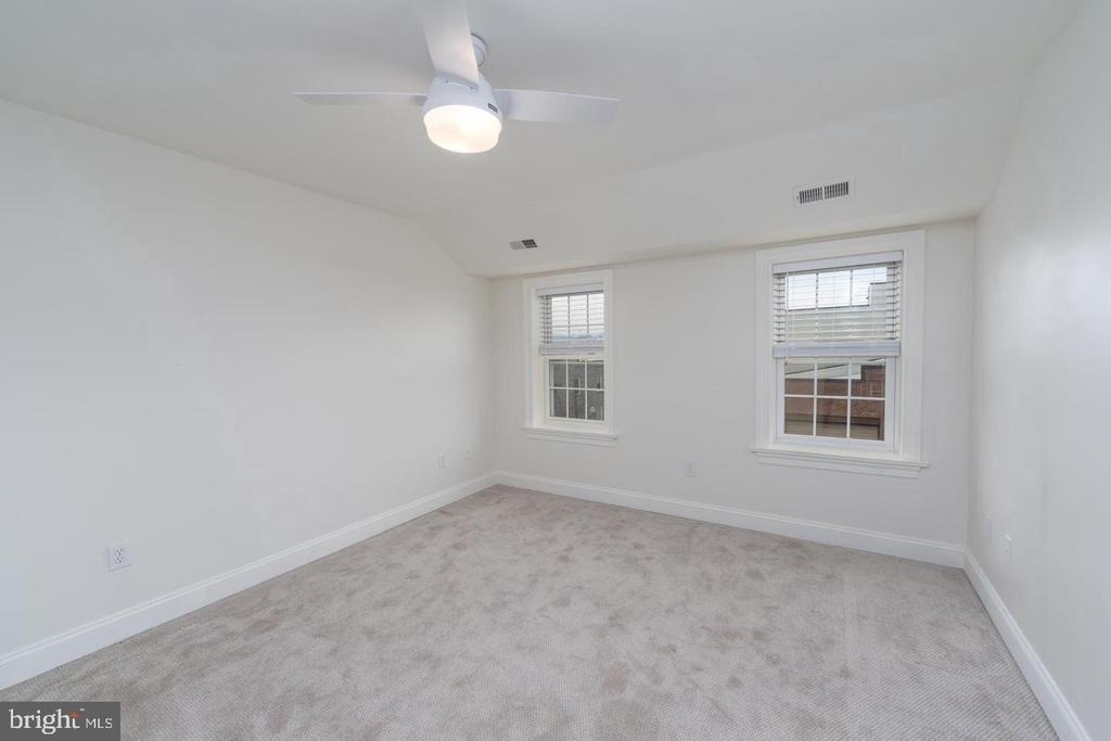 2729 Hudson Street - Photo 8