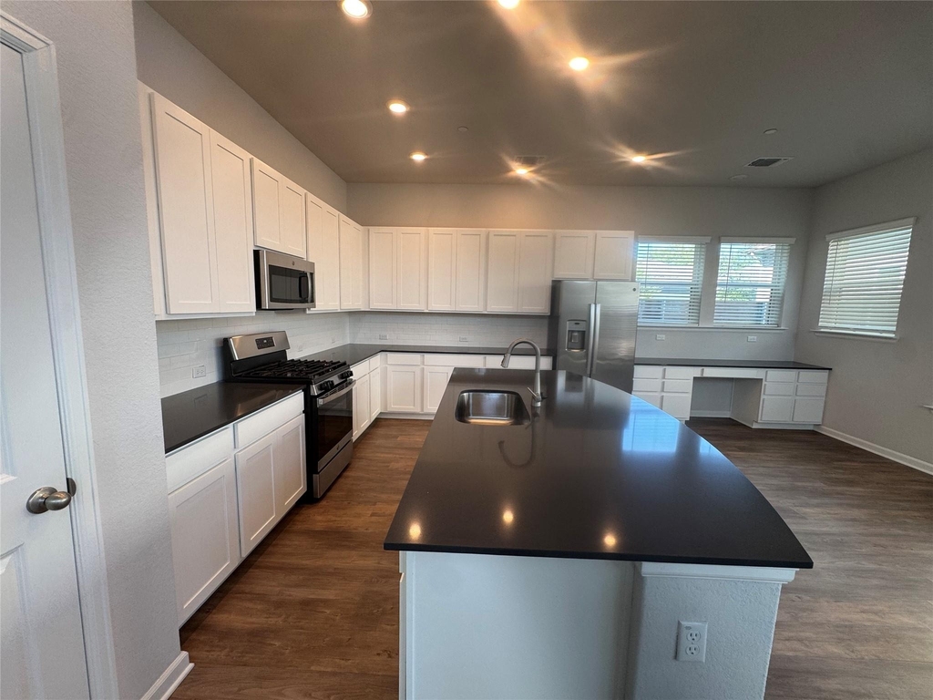 3000 Chisholm Trail Rd - Photo 3