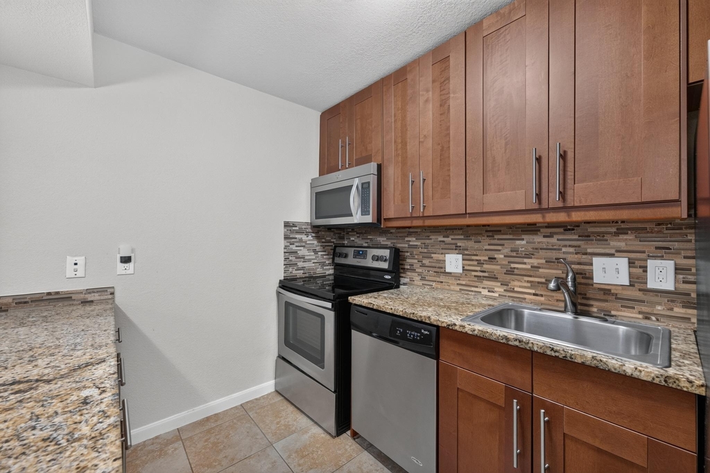 7685 Northcross Dr - Photo 8
