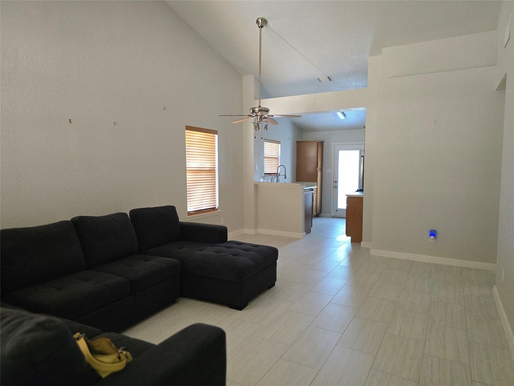 137 Prairie Springs Cv - Photo 2