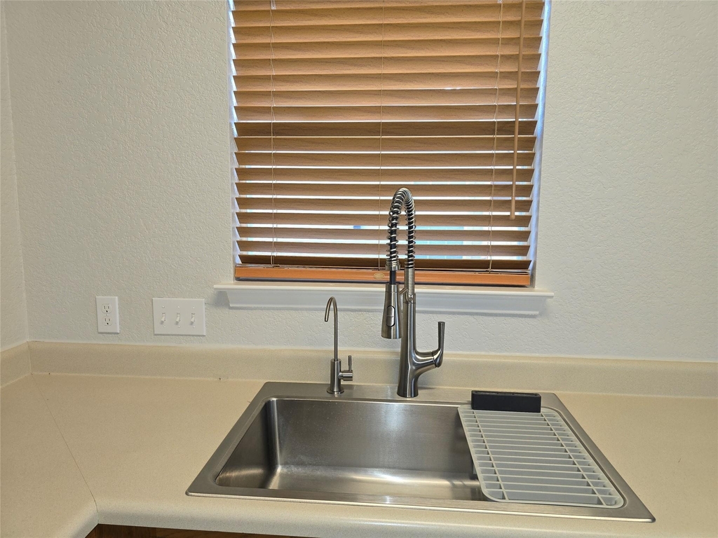 137 Prairie Springs Cv - Photo 6