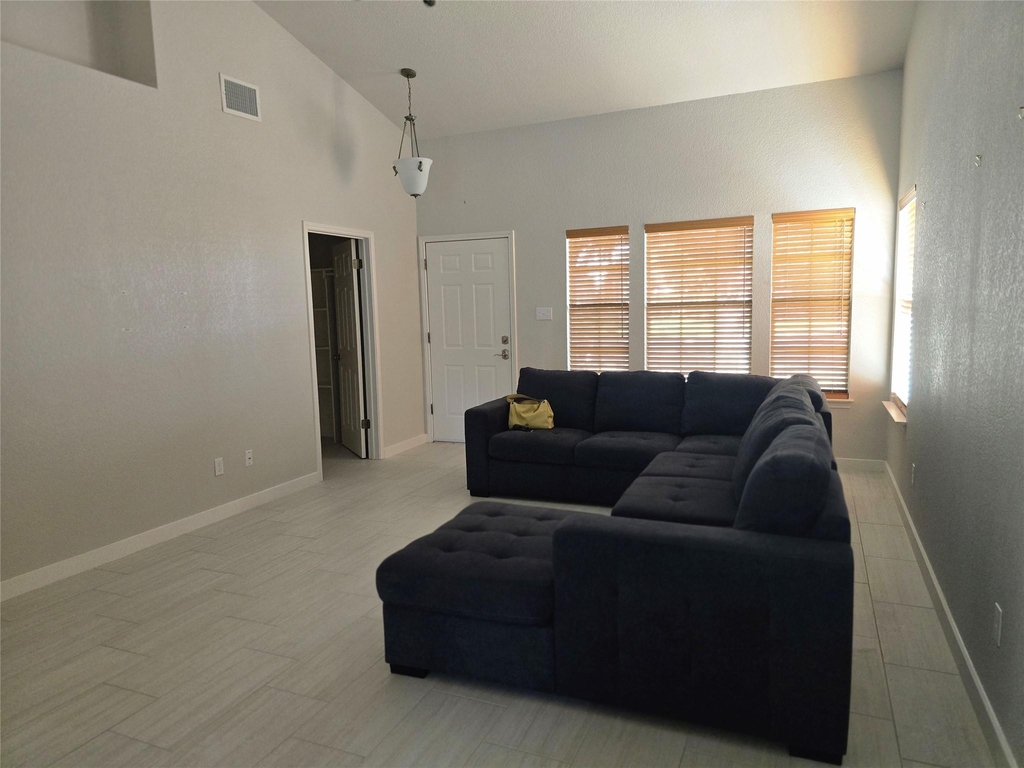 137 Prairie Springs Cv - Photo 3