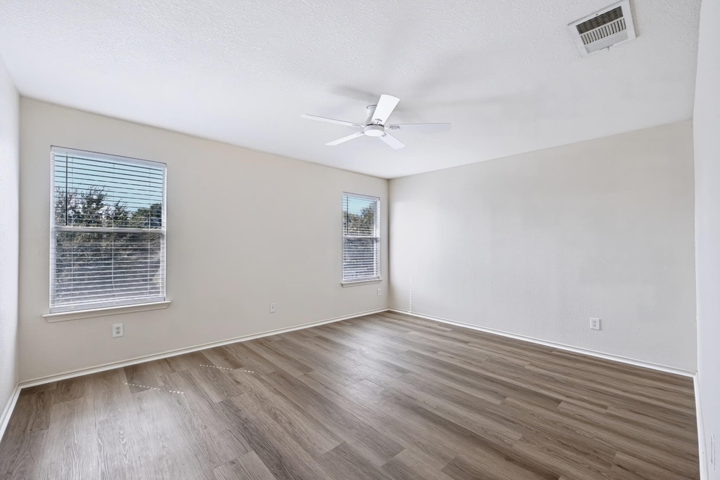 1017 Coronation Way - Photo 19
