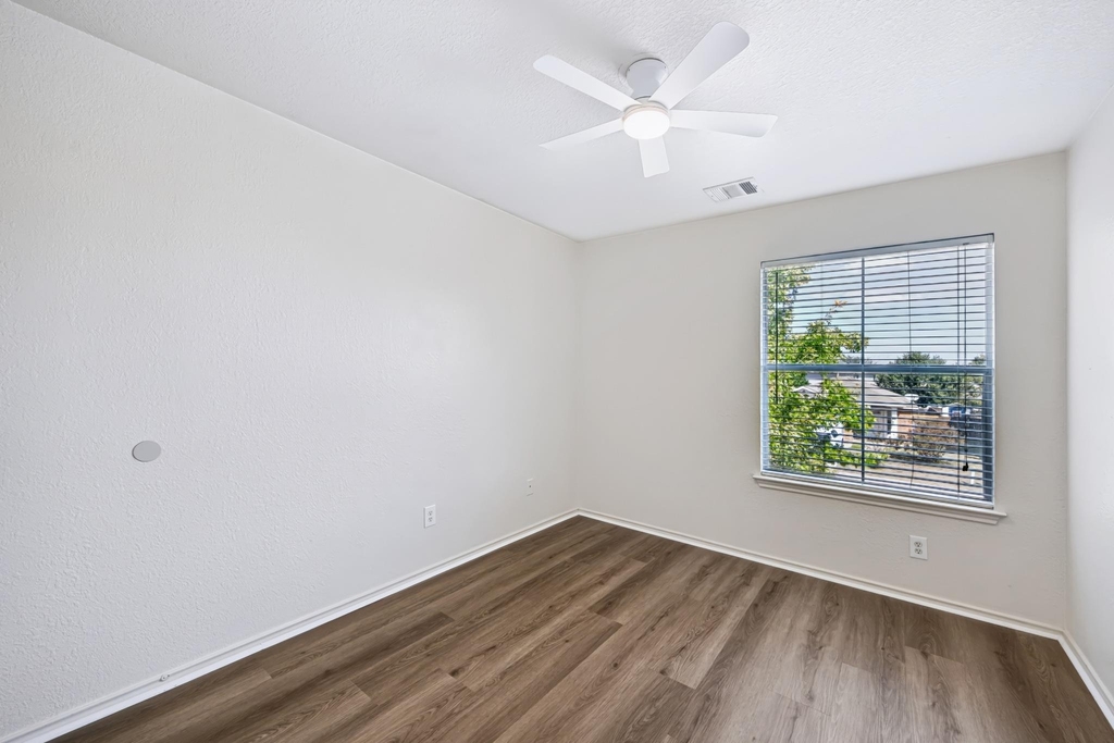 1017 Coronation Way - Photo 25