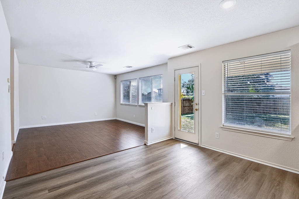1017 Coronation Way - Photo 10