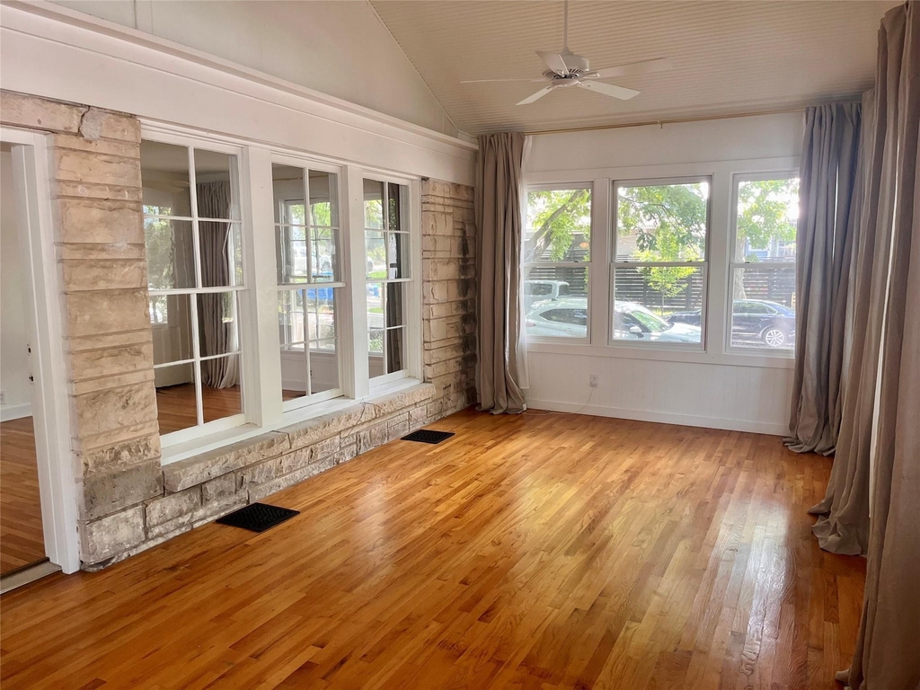 1610 Eva St - Photo 15