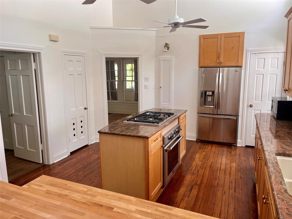 1610 Eva St - Photo 10