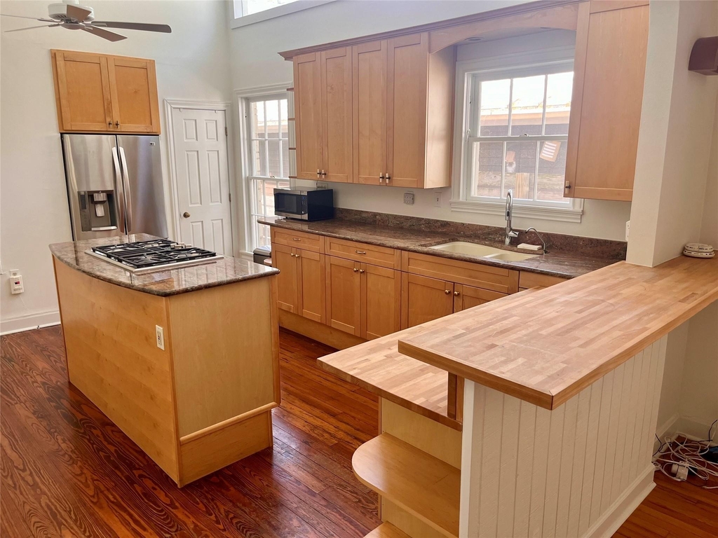 1610 Eva St - Photo 9