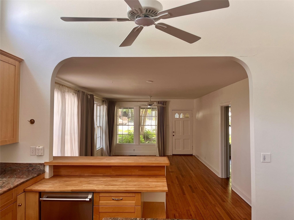1610 Eva St - Photo 7