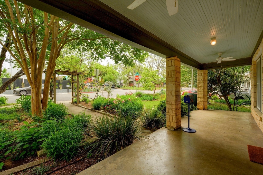 1610 Eva St - Photo 2