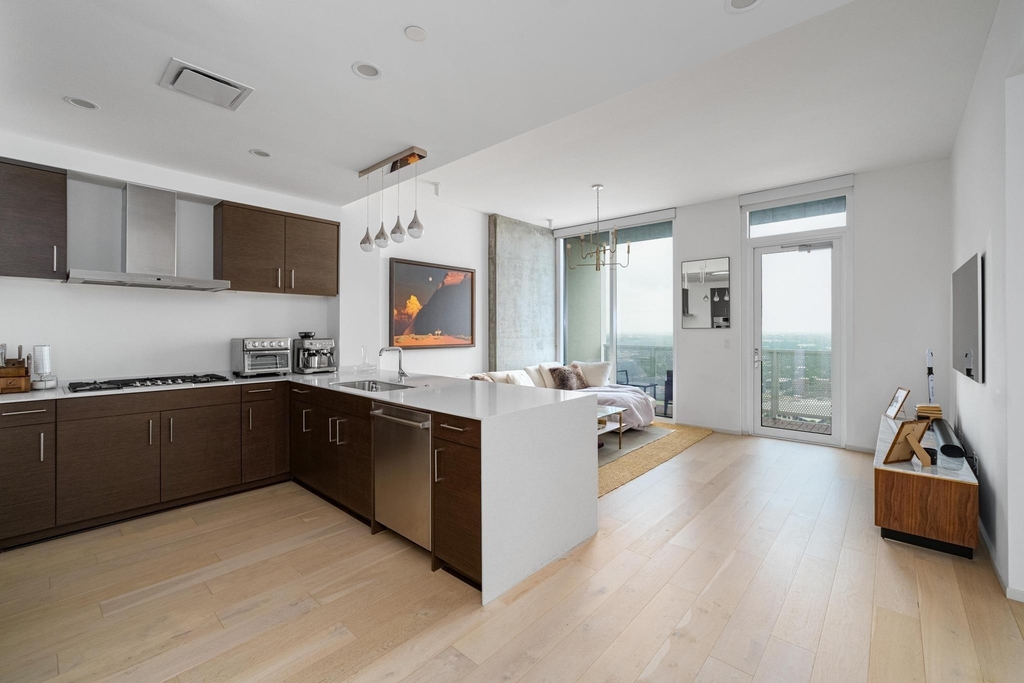 301 West Ave - Photo 3
