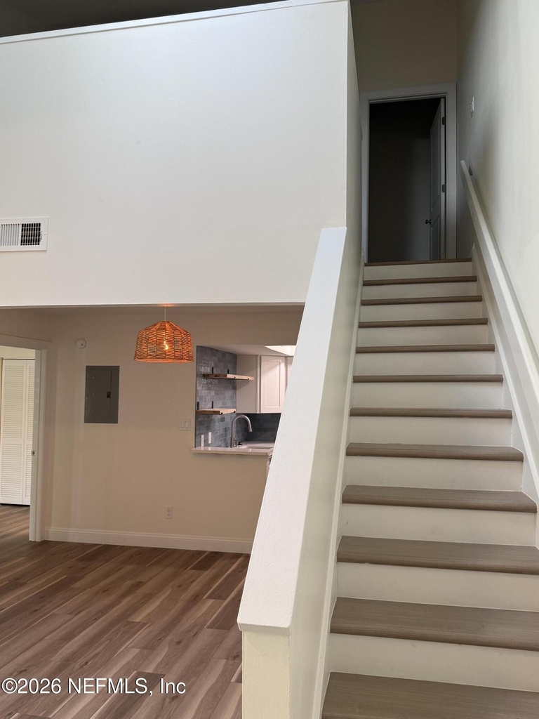 1702 Challenger Court W - Photo 15
