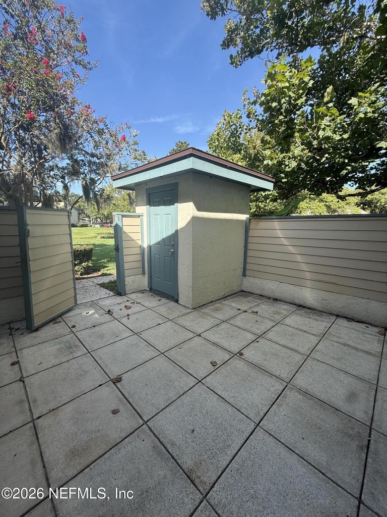1702 Challenger Court W - Photo 3
