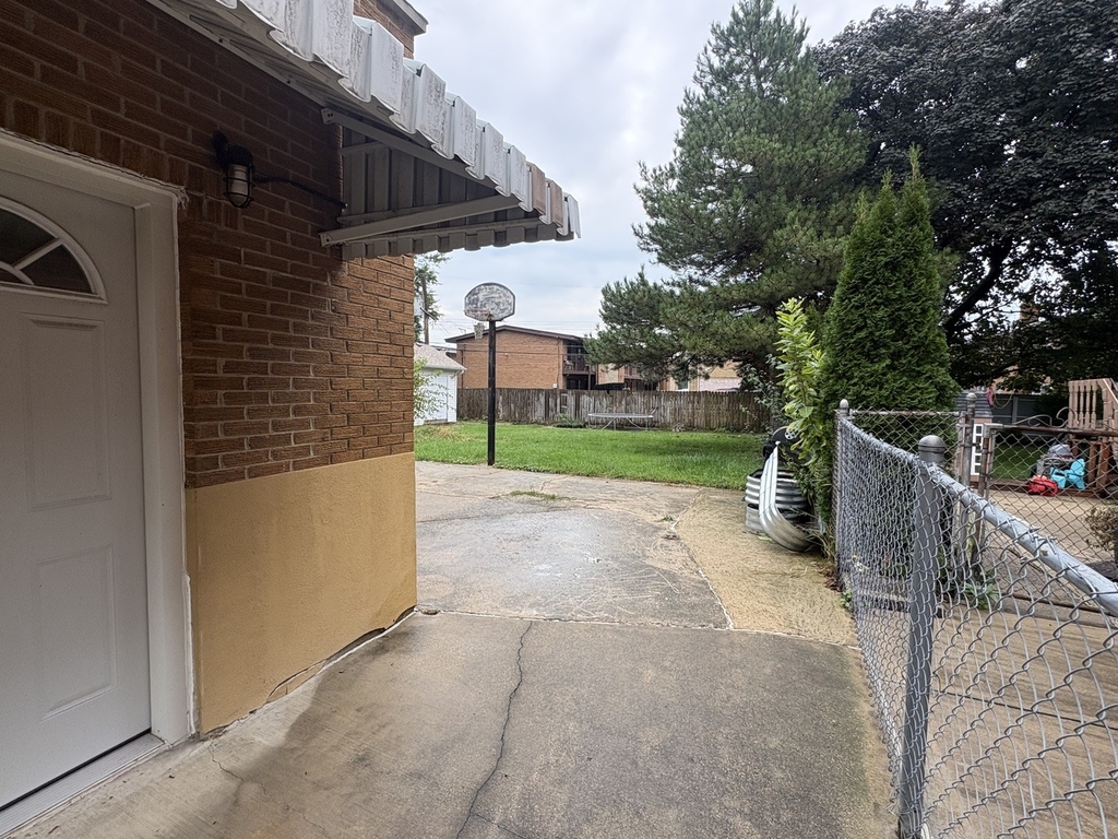 1621 Clay Court - Photo 14
