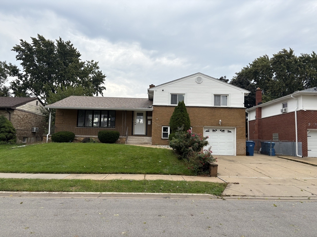 1621 Clay Court - Photo 0