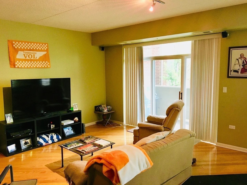 77 N Quentin Road - Photo 2