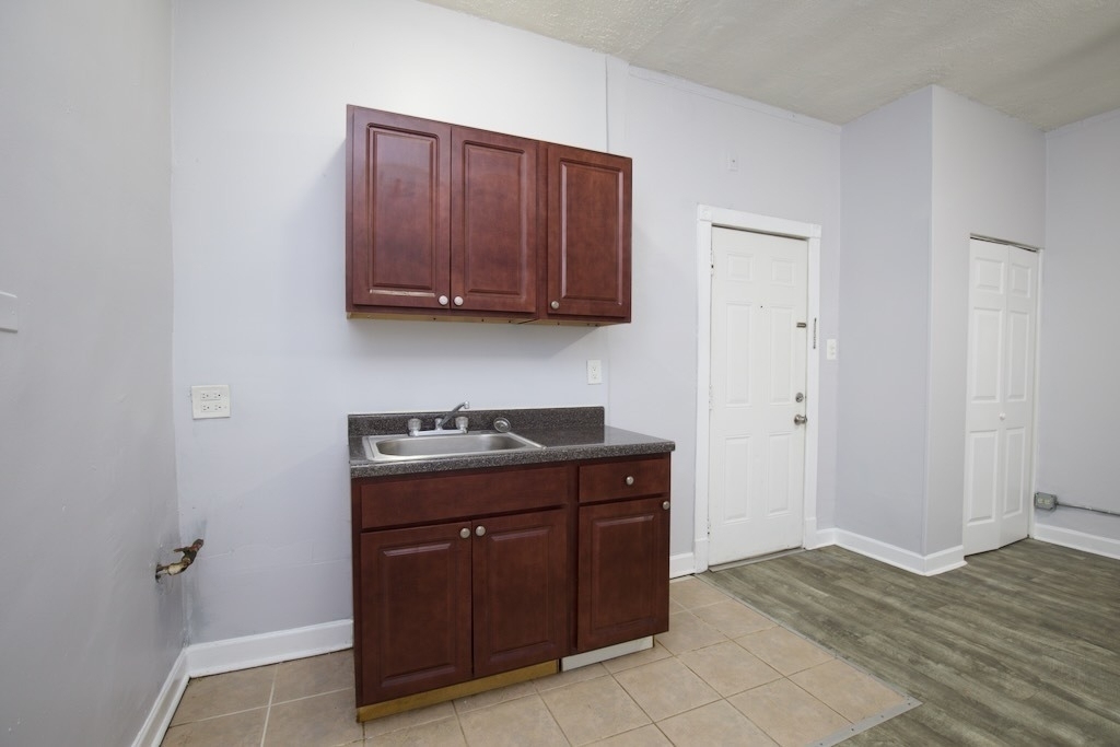 4735 N Beacon Street - Photo 3