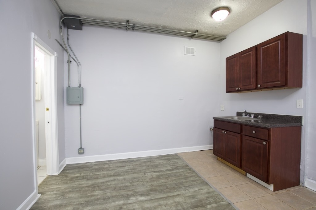 4735 N Beacon Street - Photo 1