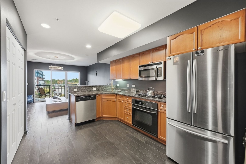 255 E Liberty Drive - Photo 2