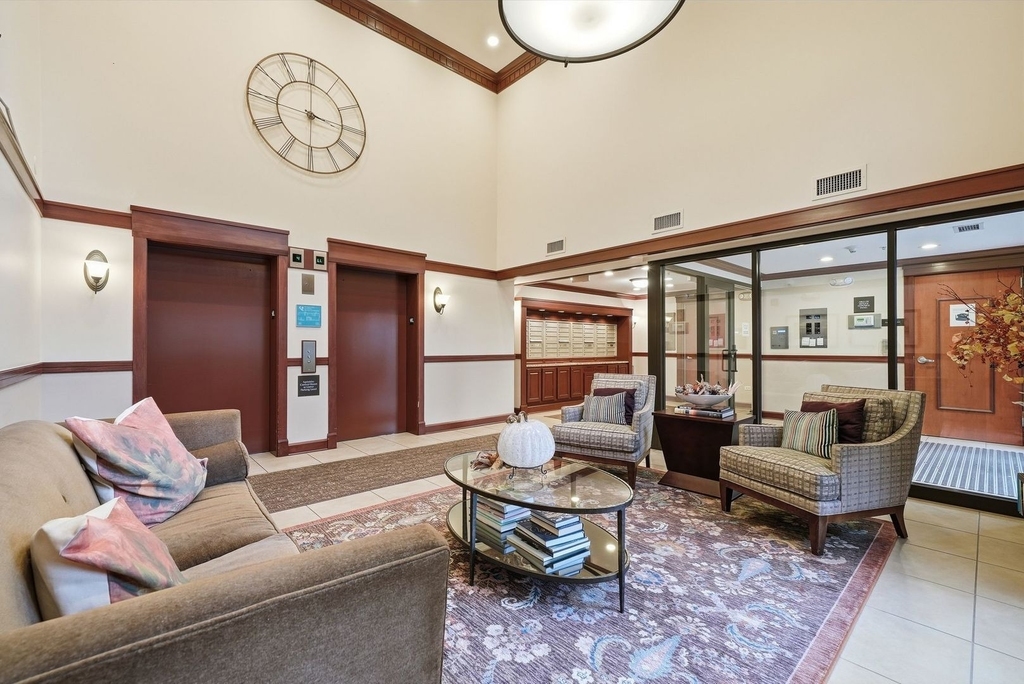 255 E Liberty Drive - Photo 6