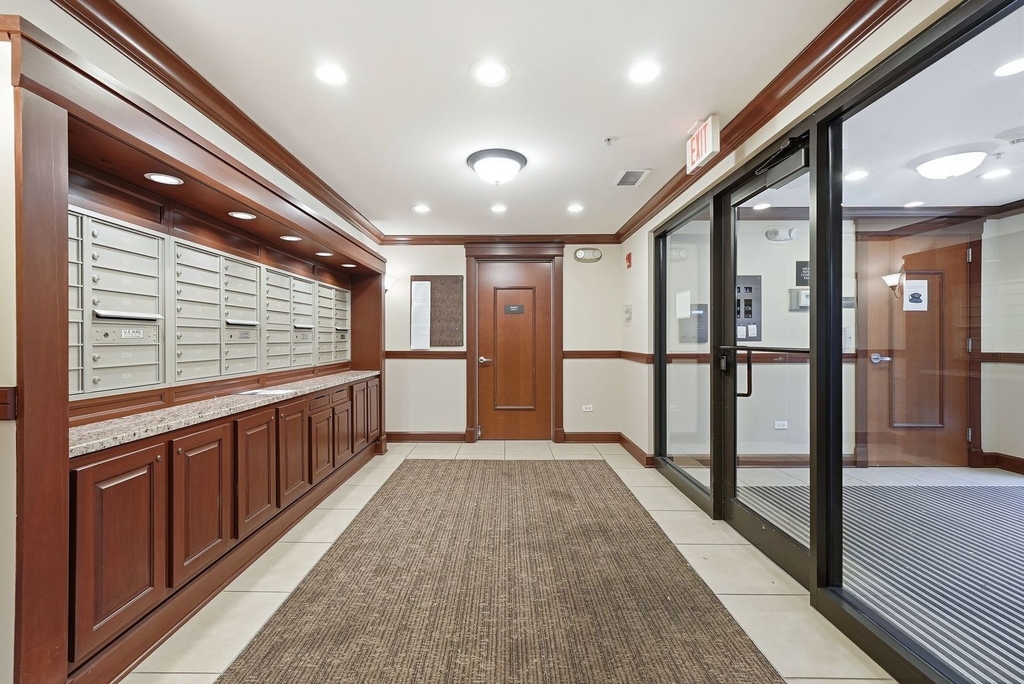 255 E Liberty Drive - Photo 8