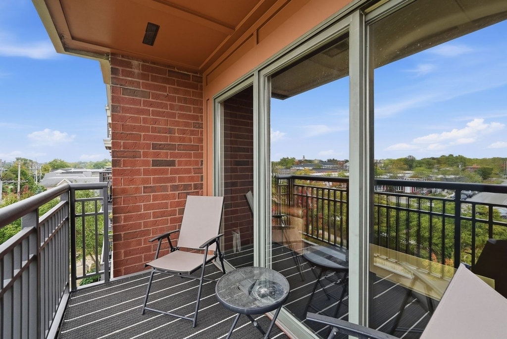 255 E Liberty Drive - Photo 11