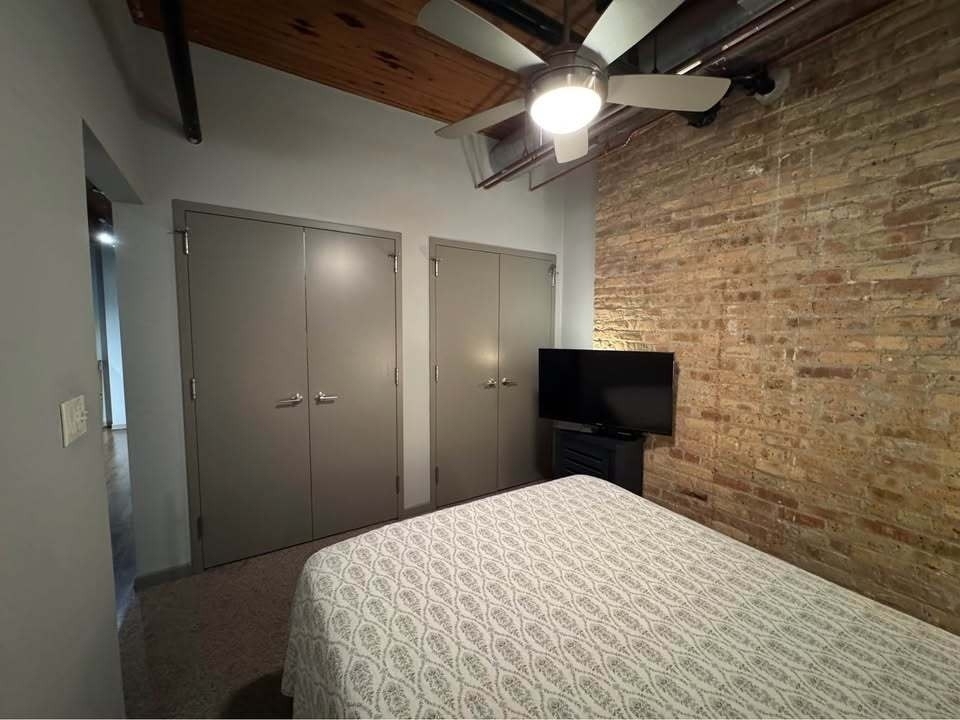 445 E Illinois Street - Photo 7